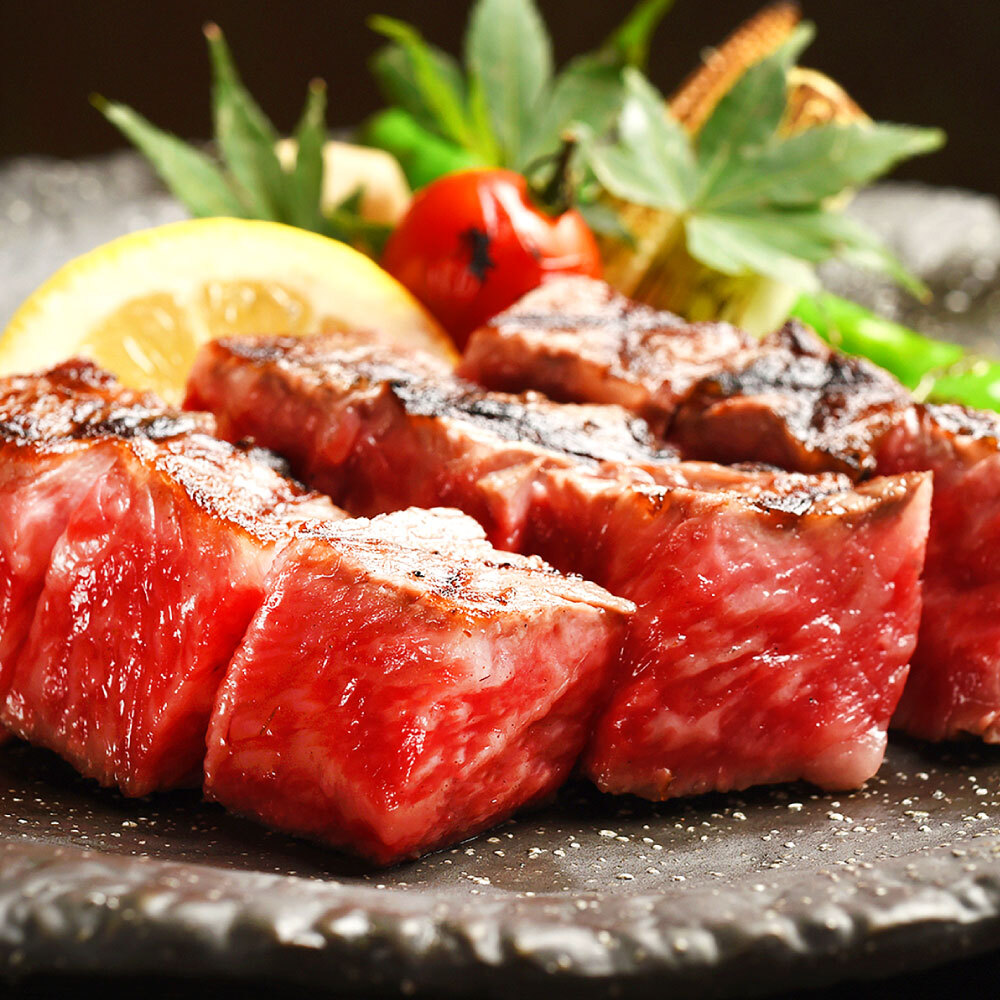 あか牛　サイコロステーキ（250ｇ/パック）